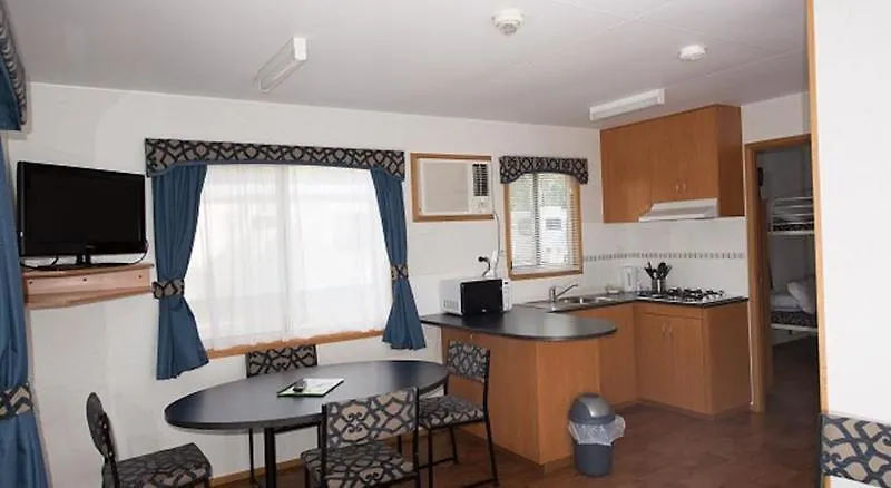 Adelaide Brownhill Creek Tourist Park Villa 4*,